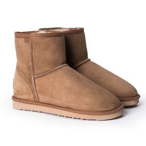 Short classic UGGs